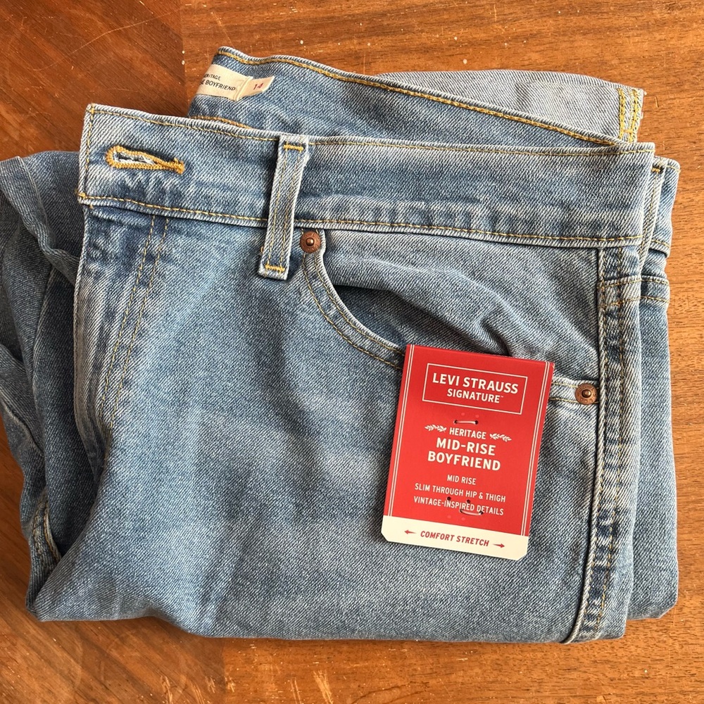 Levi's Relaxed Mid-Rise Boyfriend Jeans in Light Blue Denim NWT Women’s size 14